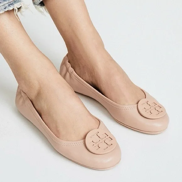 Tory Burch MINNIE TRAVEL BALLET WITH LEATHER LOGO. In Goan Sand. Size 8.5. - Picture 3 of 7